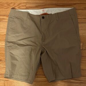 LIKE NEW Dockers Men's Tan Shorts